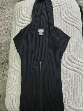 Vintage Dots Black Ribbed Short-Sleeve Hooded Zip Sweater